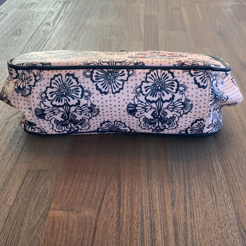 Petunia Pickle Bottom | Baby Crosstown Clutch Diaper Bag & Changing Pad | Infant